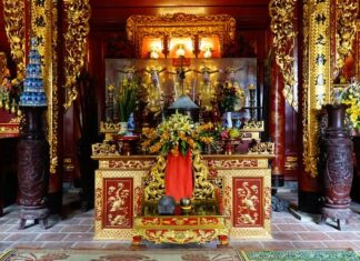 Découvrir la croyance dans les temples au Vietnam 3