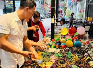 marché des pierres précieuses de Luc Yen 1