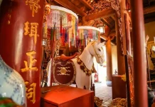 Chevaux et éléphants au Vietnam / Rôle et signification du cheval et de l’éléphant dans la spiritualité vietnamienne Cheval et éléphant au Vietnam 2