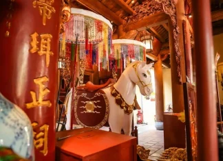 Chevaux et éléphants au Vietnam / Rôle et signification du cheval et de l’éléphant dans la spiritualité vietnamienne Cheval et éléphant au Vietnam 2